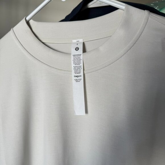 Lululemon Athletica NWOT Softstreme Perfectly Oversized Cropped Crew size 4 NEW - Picture 12 of 13